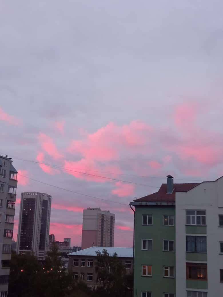 Фото В Новосибирске красное небо озарило город. Фото 2